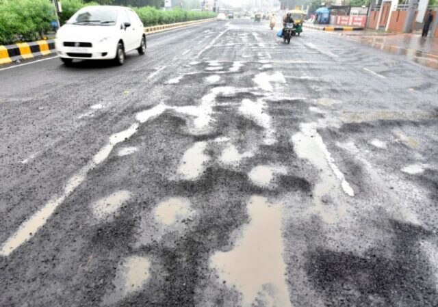 Dehradun Roads: देहरादून की सड़कें 31 अक्टूबर तक होंगी गड्ढा मुक्त, तेज हुई अभियान