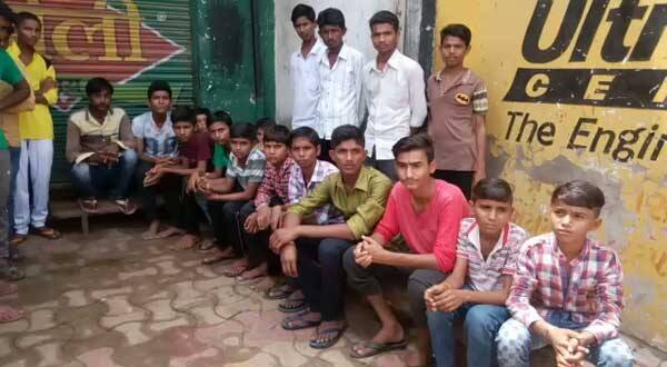 આ અંગેની વિગતો એવી છે કે, અત્યંજ પ્રગતિ મંડળ સંચાલિત હોસ્ટેલમાં 20 જેટલા વિદ્યાર્થીઓ રહીને અભ્યાસ કરે છે. આ હોસ્ટેલના ગૃહપતિ અશોકભાઈ પરમાર છે. અશોક પરમાર અને અન્ય એક વ્યક્તિ છેલ્લા ઘણાં સમયથી વિદ્યાર્થીઓને પોતાની હવસનો શિકાર બનાવતા હતા. 