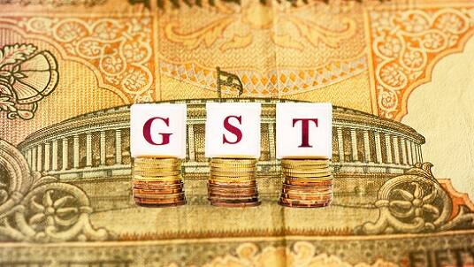  GSTના અમલને બે મહિના થવા છતાં પોર્ટલના ધાંધિયાથી વેપારીઓને છૂટકારો મળ્યો નથી. સરકારી અધિકારીઓએ, GST અમલી કરાયો ત્યારે 10 મિનિટમાં રિટર્ન ફાઈલ થઈ જવાનો દાવો કર્યો હતો પરંતુ 3 કલાક થવા છતાંયે રિટર્ન ફાઈલ થતા નથી. જેના કારણે વેપારીઓ અને ટેક્સ પ્રેક્ટીશનર્સ પણ તણાવભરી સ્થિતિમાં મૂકાયા છે. જુલાઈ અને ઓગસ્ટ મહિનાના GSTR-1 પત્રકો ભરવાની સુવિધા 1 સપ્ટેમ્બરે અપાઈ હતી. આમ, ફક્ત 5 દિવસનો સમયગાળો પૂરતો નથી અને GSTની વેબસાઈટ 'ક્રેશ' થઈ જાય છે.