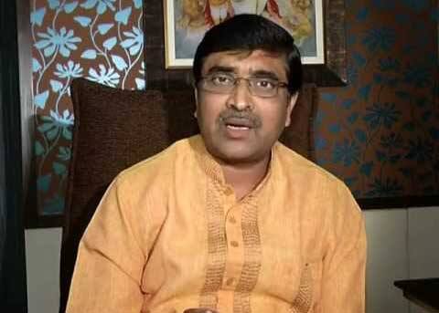 ભાજપના પ્રદેશ પ્રવક્તા ભરત પંડ્યાએ જણાવ્યું હતું કે, વિકાસ ગાંડો થયો છે એ વાત સાથે અમે બિલકુલ સહમત છીએ. જો વિકાસ ગાંડો ના થયો હોત તો નોટબંધી ના થઈ હોત. જો વિકાસ ગાંડો ના થયો હોત તો ટ્રિપલ તલાકનો ચુકાદો ના આવ્યો હોત. જો વિકાસ ગાંડો ના થયો હોત તો બાબા રામ રહીમ હજુ પણ બળાત્કાર કરતો હોત અને વિકાસ ગાંડો ના થયો હોત તો સર્જીકલ સ્ટ્રાઈક ના થઈ હોત. 