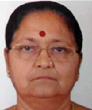 નવી દિલ્હીઃ દુબઇ ફરવા ગયેલા ચાર પટેલ પરિવારને અકસ્માત નડ્યો હતો. રાજકોટના એક અને પોરબંદરના ત્રણ કપલ દુબઇ ફરવા ગયા હતા જ્યાં તેમને અકસ્માત નડ્યો હતો. આ અકસ્માતમાં એક મહિલાનું મોત થયુ હતું જ્યારે અન્ય ત્રણને ગંભીર ઇજાઓ પહોંચી હતી. આ તમામને સારવાર માટે નજીકની હોસ્પિટલમાં ખસેડવામાં આવ્યા હતા.