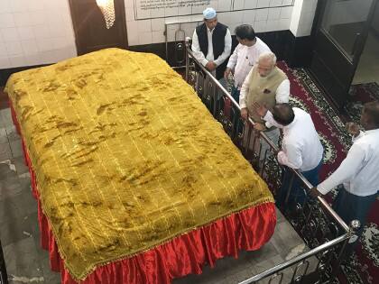 વડાપ્રધાન મોદીએ ગઇકાલે બ્રિટિશ શાસન વિરુદ્ધ લડનારા લોકોના બલિદાનની યાદમાં એક ઇન્ડિયન નેશનલ આર્મી સ્મારક બનાવવાનો પ્રસ્તાવ રાખવામાં આવ્યો છે. મોદીએ ભારતીય મૂળના લોકોને સંબોધતા કહ્યું કે, નેતાજી સુભાષ ચંદ્ર બોઝે મ્યાનમારમાં ‘તુમ મુજે ખૂન દો ઔર મેં તુમ્હે આઝાદી દુંગા’નું આહ્મવાન કર્યું હતું અને હજારોની સંખ્યામાં પુરુષો અને મહિલાઓએ તેનો જવાબ આપ્યો હતો. 