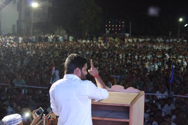 પાટણઃ પાટીદાર અનામત આંદોલન સમિતિના કન્વિનર હાર્દિક પટેલ, મહેશ પટેલ અને દિનેશ બાંભણિયાને પાટણ મારામારી કેસમાં પાટણ કોર્ટ દ્ધારા શરતી જામીન મંજૂર કરવામાં આવ્યા છે. છે. આ ત્રણેય વિરુદ્ધ મહેસાણાના પાસના કન્વિનર નરેન્દ્ર પટેલ અને દિલીપ સાવલિયાએ મારામારી અને લૂંટની ફરિયા નોંધાવી હતી. જોકે, બાદમાં નરેન્દ્ર અને દિલીપ સાવલિયાએ કોર્ટમાં એફિડેવિટ ફેરવી તોડ્યું હતું કે તેમની સાથે મારામારી હાર્દિકે નહી પણ તેના કાફલાએ કરી હતી.