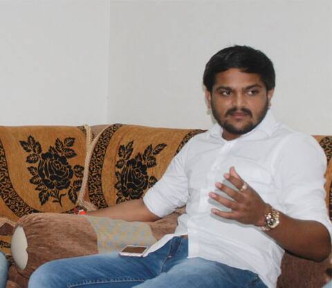 પાટણ મારામારી કેસમાં હાર્દિકને મળ્યા જામીન, જાણો કોર્ટે કઇ રાખી શરતો પાટણ મારામારી કેસમાં હાર્દિકને મળ્યા જામીન, જાણો કોર્ટે કઇ રાખી શરતો