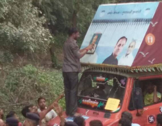 બીજી તરફ વઢવાણ તાલુકામા્ં નર્મદા રથના વિરોધ બાદ લખતર પંથકમાં નર્મદા રથનો વિરોધ થતા રાજકીય ગરમાવો ફેલાયો છે. નર્મદા રથ લખતર તાલુકામાં પહોંચતા ભાજપ દ્વારા સ્વાગત કરાયુ હતું.