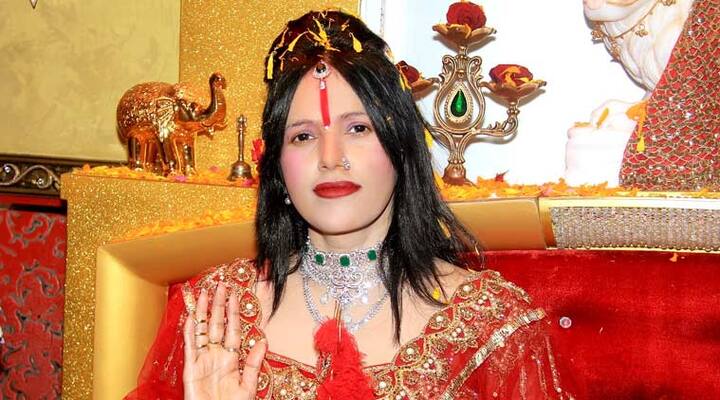 મિત્તલે કહ્યું કે, આ ઘટના બે વર્ષ જૂની છે. મારા વકીલે તેને એક નોટિસ પણ મોકલી છે. હવે અમને તેમની વિુરદ્દધ કોર્ટની અવમાનના કરવાનો કેસ દાખલ કરીશુ. હુ ઈચ્છું છું કે, હાઈકોર્ટ આ મામલાને તેની વિરુદ્ધ કડક કાર્યવાહી કરે. તે ખોટી ઓળખ બનાવીને ફરી રહી છે. ખાસ કરીને બાબા અને સ્વામીઓને અસલિયત સામે લાવવી જોઈએ.