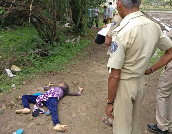 પોલીસે સગીરાનું પોસ્ટમોર્ટમ કરાવતાં તેનું ગળું દબાવીને હત્યા કરી હોવાનું સામે આવ્યું હતું. એટલું જ નહીં, સગીરાના પેટમાં છ મહિનાનો ગર્ભ હોવાનું સામે આવતાં પોલીસ ચોંકી ઉઠી હતી. સગીરાની ઓળખ થતાં પોલીસે તેના પરિવારની પૂછપરછ શરૂ કરી હતી.