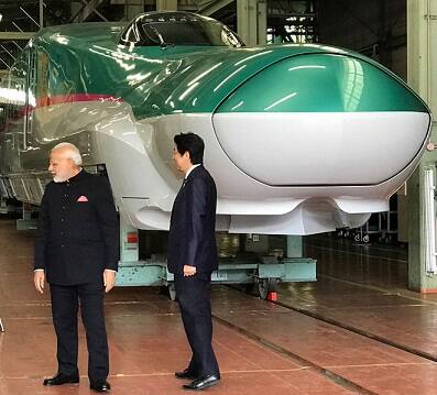 બુલેટ શરૂ થતાં બંને શહેર વચ્ચેની મુસાફરી 2 કલાક 7 મીનીટમાં પૂરી કરવાનું શક્ય બનશે. અમદાવાદ-મુંબઇ વચ્ચેની બુલેટ ટ્રેન 12 સ્ટેશન પર ઊભી રહેશે. ગુજરાતના 8 અને મહારાષ્ટ્રના 4 સ્ટેશનો રહેશે. પ્રોજેક્ટ માટે સાત કિલોમીટરનો રૂટ થાણેના દરિયામાં ટનલ બાંધવામાં આવશે. 