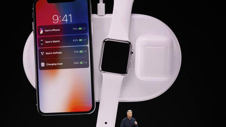 iPhone X ના ફેસ આઇડી રિકગ્નિશન એટલે યૂઝરના ચહેરાને પાસવર્ડ બનાવીને અનલૉક કરવા પાછળ એપલે પોતાની બધી તાકાત લગાવી દીધી છે. દાવો છે કે iPhone X ના યૂઝરના ફોનને વિના તેની પરમીશનથી દસ લાખ લોકોમાં પણ કદાચ જ કોઇ ખોલી શકે.