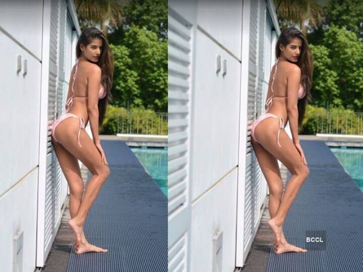 પૂનમ પાંડેએ હાલમાં જ કેટલીક તસવીરો શેર કરી છે જેમાં તે પિંક કલરની બિકીનીમાં જોવા મળી રહી છે. જેમાં ખૂબ જ હોટ અને સેક્સી લાગી રહી છે. આ તસવીરો જોઈને તમારૂ પણ તાપમાન વધી જશે. પૂનમ હમણા હૉંગ કૉંગ અને સિંગાપુર ગઈ હતી, જ્યા તે રજાઓ માણી હતી અને ત્યાની તસવીરો શેર કરી હતી. 