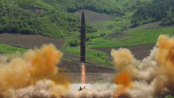 North Korea fired unknown projectile appears to be ballistic missile towards Sea of Japan North Korea ने बैलिस्टिक मिसाइल का फिर किया परीक्षण, जापान सागर की ओर दागी गई मिसाइल- रिपोर्ट