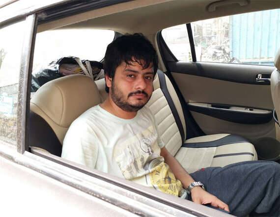 કલ્પના રોહિતે કર્મવીર સામ્રાજ્ય ફ્લેટના નવમાં માળેથી પડતું મૂકી આપઘાત કરતા પહેલાં કલ્પના અને તેના બોયફ્રેન્ડ જય પંચાલ વચ્ચે જોરદાર ઝઘડો થયો હતો. આ ઝઘડાના મૂળમાં રોહિત મહેશ્વરી સાથેના સંબંધો કારણભૂત હતા. બંને વચ્ચે રોહિત મહેશ્વરી અને કલ્પના રોહિત વચ્ચે ફોન પર વાત કરવાને લઈને ઝઘડો થયો હતો. કલ્પના રોહિત સાથે વાત કરતી હોવાથી તેને ગમ્યું નહોતું.