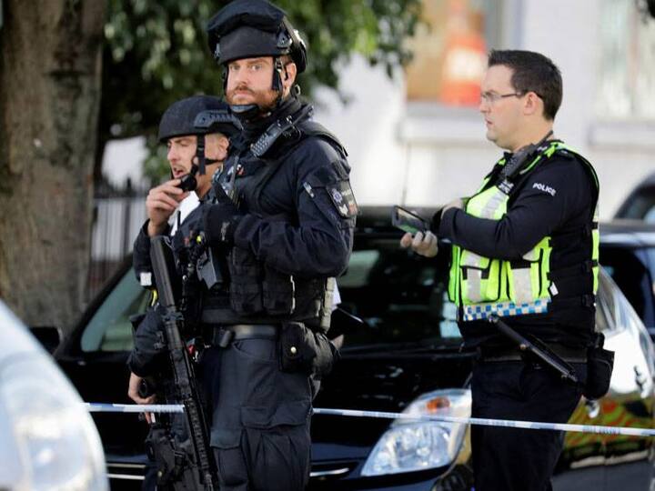 એક પેસેન્જરે સ્થાનિક પ્રેસને જણાવ્યું કે, જેવો બ્લાસ્ટ થયો ને આગ લાગી અમે તરત જ ખુલ્લા દરવાજાની બહાર કૂદવા લાગ્યા. બ્લાસ્ટની થોડી જ મિનિટોમાં ફાયર બ્રિગેડ તથા મેટ્રોપોલિટન પોલીસ પણ ઘટના સ્થળે પહોંચી ગઇ હતી.