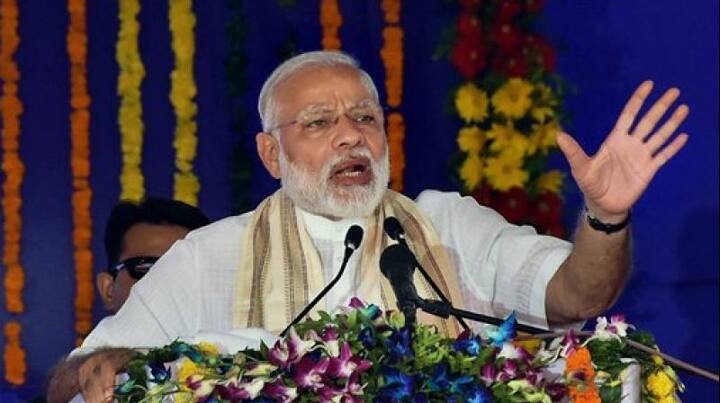  ત્યારબાદ ડભોઇ ખાતે સભા સ્થળે જવા રવાના થશે. ત્યાં 11.15 કલાકે જાહેર સભાને સંબોધશે. બપોરે 2.35 કલાકે અમરેલી જશે. સાંજે 5.35 કલાકે ભાવનગરથી દિલ્હી જશે.આ સમગ્ર કાર્યક્રમાં રાજયના મુખ્યમંત્રી વિજય રૂપાણી, જળસંશાધન મંત્રી નિતિન ગડકરી સહિતના મહેમાનો હાજર રહેશે