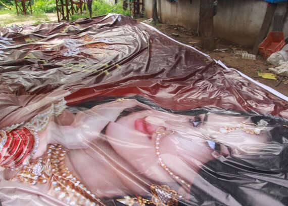  જેમાં લખ્યું છે કે, આ નવરાત્રીએ રમો પણ પ્રેમથી...’ નવરાત્રી પર્વ અને મા અંબેની અરાધનાને સેક્સ સાથે જોડતાં કોન્ડોમનાં આવાં હોર્ડિંગ્સનો સોશિયલ મીડિયા પણ યંગસ્ટર્સે ભારે વિરોધ વ્યક્ત કર્યો હતો.