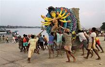 મમતા સરકારને HCની ફટકાર, વિસર્જન પર જ કેમ, તમામ પર લગાવો પ્રતિબંધ