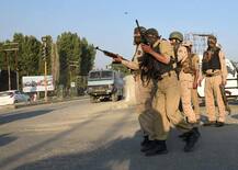 જમ્મુ કાશ્મીરમાં મંત્રીના કાફલા પર ગ્રેનેટ હુમલો, ત્રણના મોત