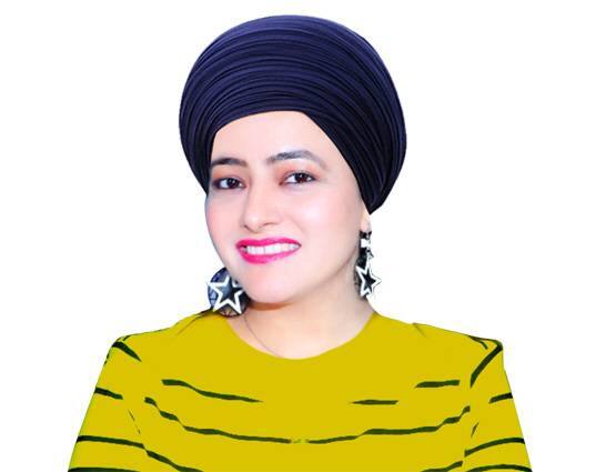  જણાવી દઈએ કે, ડેરામાં હનીપ્રીત એકમાત્ર એવી વ્યક્તિ છે કે જે રામ રહીમના સૌથી વધુ નજીક રહેતી હતી. તે પડછાયાની માફક રહેતી હતી. તે રામ રહિમના નાની મોટી વસ્તુથી લઈને તમામ બાબતો ધ્યાન રાખતી હતી. 