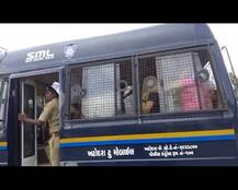 સુરતઃફાર્મ હાઉસમાં ચાલતી હતી રેવ પાર્ટી, 40થી વધુ નબીરાઓ ઝડપાયા