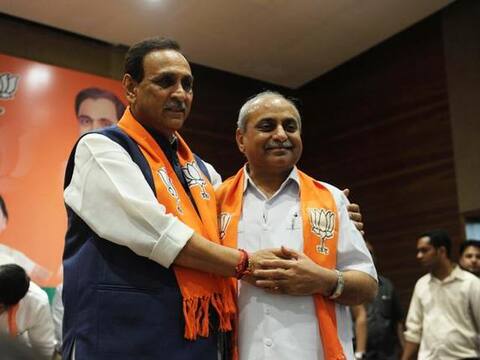 આજે સરકાર સાથે સમાધાન માટે પાટીદારોની બેઠક, હાર્દિકે શું ઉચ્ચારી ચિમકી? આજે સરકાર સાથે સમાધાન માટે પાટીદારોની બેઠક, હાર્દિકે શું ઉચ્ચારી ચિમકી?