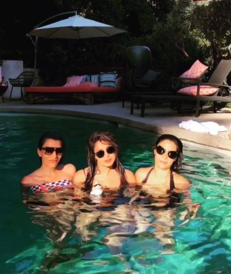 તેના પહેલા પણ પ્રિયંકા ચોપડા મિયાબી બીચ પર બિકિની પહેરેલો ફોટો ખુબ વાયરલ થયો હતો. સોશલ મીડિયા પર ખુબ જ એક્ટિવ રહેનારી પ્રિયંકાએ તે તસવીરો સોશલ મીડિયા પર પોસ્ટ નથી કરી પણ તેના આ તસવીર તેના ફેનનાં પેજ પર વાયરલ થયો હતો. 