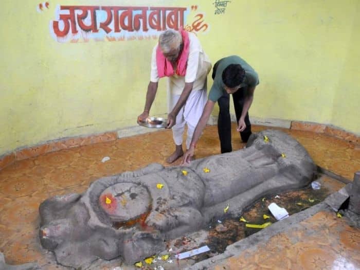મધ્યપ્રદેશના વિદિશા જિલ્લાના નટેરન તાલુકાના રાવણં ગામ આવેલું છે જ્યાં રાવણ બાબાનું મંદિર છે અને ત્યાં રાવણની પૂજા કરવામાં આવે છે. આ રાવણનું મધ્યપ્રદેશમાં પ્રથમ મંદિર છે.