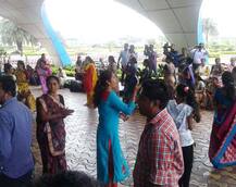 સુરત એરપોર્ટની અંદર માતાજીની પૂજાને લઈને થયો હોબાળો, લોકો રમ્યા ગરબા