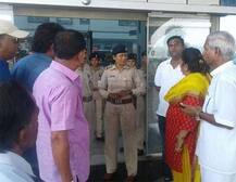 સુરત એરપોર્ટની અંદર માતાજીની પૂજાને લઈને થયો હોબાળો, લોકો રમ્યા ગરબા