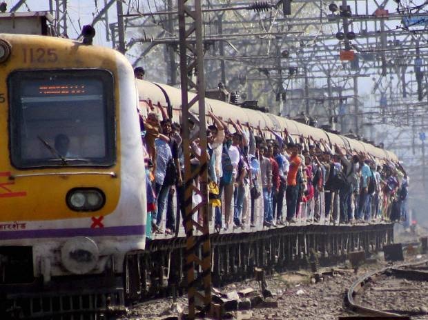 Maharashtra Mumbai Local Accident woman died while crossing the railway tracks Asangaon railway station Mumbai Local Accident: आसनगाव रेल्वे स्थानकात लोकलच्या धडकेत वयोवृध्द महिलेचा मृत्यू; रेल्वे रुळ ओलांडताना अपघात