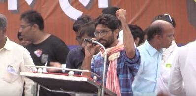 સોશિયલ મીડિયામાં ચાલી રહેલા ‘વિકાસ ગાંડો થયો છે’ના પ્રચાર મામલે રૂપાણીએ જણાવ્યું કે, ગુજરાતમાં વિકાસ ગાંડો થયો નથી પણ ભાજપ શાસનમાં થયેલા વિકાસથી કોંગ્રેસ સહિતના વિરોધપક્ષના લોકો ગાંડા થઈ ગયા છે તેથી આ પ્રકારનો કુપ્રચાર ચલાવી રહ્યા છે. 