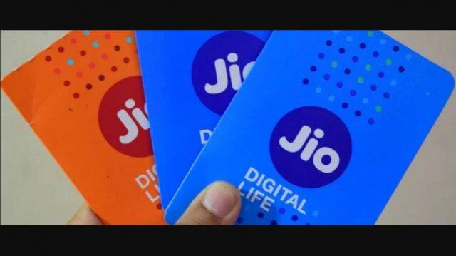 આ બિલકુલ એવું જ થશે જેમ કે લોન્ચિંગ સમયે જિયોએ અનલિમિટેડ ઇન્ટરનેટની સુવિધા આપી હતી પરંતુ જ્યારે લોકો તેનો મિસયુઝ કરવા લાગ્યા તો કંપનીએ તે લિમિટ ઘટાડીને 1GB રોજની કરી છે. જોકે, અનલિમિટેડ ઇન્ટરનેટની સુવિધા હજુ પણ છે પરંતુ અલગ-અલગ પ્લાન પર આધારીત છે.