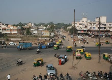 ઈજાગ્રસ્ત કરણને સારવાર માટે સિવિલ હોસ્પિટલમાં લઇ જવાયો હતો. જ્યાં તેણે શહેરકોટડા પોલીસ સમક્ષ ફરિયાદ નોંધાવતા પોલીસે ગુનો નોંધી તપાસ શરૂ કરી છે. ઘટનાના મૂળમાં જવાનો પણ પોલીસ દ્વારા પ્રયાસ કરાઈ રહ્યો છે. 