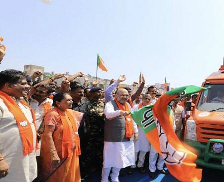 અમિત શાહ (રાષ્ટ્રીય અધ્યક્ષ) શોહરાબુદ્દીન કેસમાં જેલમાં જઈ આવ્યા. આનંદીબેન પટેલ (પૂર્વ CM) તેમની પુત્રી અનાર પટેલે જમીન કૌભાંડ કર્યું. બાબુ બોખીરિયા (કેબિનેટ મંત્રી) રાજ્યના ખાણ માફિયા. શંકર ચૌધરી(રાજ્યકક્ષાના મંત્રી) વિ.સભામાં અશ્લિલ વીડિયો જોવો, બોગસ ડિગ્રી, ચારણકા પ્રોજેક્ટમાં કથિત સંડોવણી. પુરુષોત્તમ રૂપાલા (કેન્દ્રીય મંત્રી)અર્બુદા ક્રેડિટ કૌભાંડના માલિક સાથે સાંઠગાંઠ.