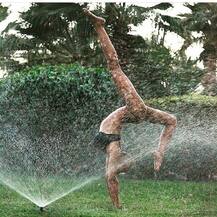 રશિયાની આ યુવતી બિકિનીમાં કરે છે યોગા, ઇન્સ્ટાગ્રામ પર તસવીરો પોસ્ટ કરી બની ઇન્ટરનેટ સનસની