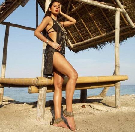 રણવીર અત્યારે સંજય લીલા ભણસા‌ળીની ફિલ્મ ‘પદ્માવતી’ના શૂટિંગમાં બિઝી છે. જેમાં તેની સાથે દીપિકા પાદુકોણ અને શાહિદ કપૂર પણ છે. 