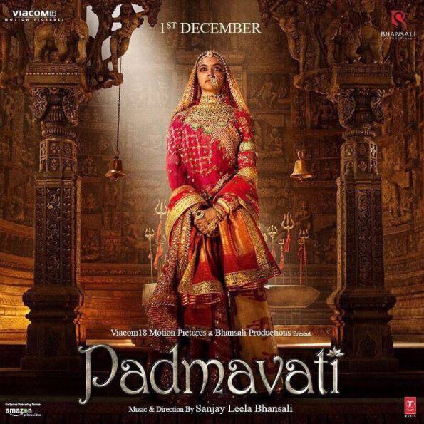 જણાવી દઈએ કે ફિલ્મ પદ્માવતીમાં દીપિકા પાદુકોણ રાણી પદ્માવતીની ભૂમિકામાં, શાહિદ કપૂર રાવલ રતન સિહં અને રણવીર સિંહ અલાઉદ્દીન ખિલજીની ભૂમિકામાં નજર આવશે. 