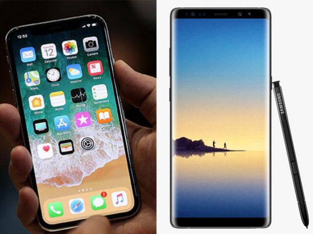  iPhone X એપલનો અત્યાર સુધીનો સૌથી મોંઘો ફોન છે. ભારતમાં તેની કિંમત એક લાખથી પણ વધારે છે. કંપનીને આશા છે કે તે 2019 સુધીમાં 13 કરોડ iPhone X વેચશે. ધ વૉલ સ્ટ્રીટ જનરલના રિપોર્ટ પ્રમાણે, iPhone Xની કમાણીનો 10 ટકા ભાગ સેમસંગના ખાતામાં જશે. જો ગણતરી સાચી પડશે તો સેમસંગને પોતાની પ્રોડક્ટ ગેલેક્સી S8 કરતાં વધારે કમાણી આઈફોનથી થશે.