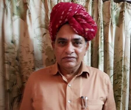 સભ્યની રજૂઆતને સમર્થન આપતાં સ્ટે.ચેરમેને પણ દિવાળી ટાણે અમદાવાદમાં પાણી-ગટરની સમસ્યા સર્જાવી જોઇએ નહીં તેમ જણાવ્યું હતું. બેઠકમાં મેઘાણીનગર હાઉસિંગમાં પાણીનો કકળાટ અને લોકોએ કરેલી તોડફોડનો મુદ્દો ઊઠાવ્યો હતો, તેનાં જવાબમાં અધિકારીઓએ એવું કહ્યું કે, હાઉસિંગનાં ત્રણ-ચાર બ્લોકમાં લોકોએ ગેરકાયદે મોટી લાઇનો નાખી જોડાણો કરી દીધા હોવાથી પાછળનાં બ્લોકમાં પાણી પ્રેશરથી પહોંચતું નથી. આ સાંભળી ચેરમેને તેવા ગેરકાયદે જોડાણો કાપી નાખવાની સૂચના આપી હતી.