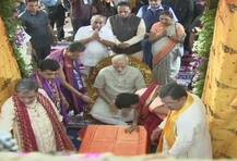 દ્વારકા મંદિરે PM મોદીએ આરતી ઉતારીને કરી પૂજા, દાનપેટીમાં કર્યું દાન