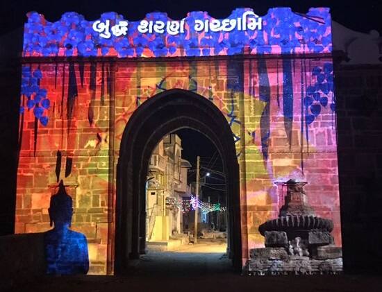 વડનગર: નરેન્દ્ર મોદી વડાપ્રધાન બન્યા બાદ અનેક વખત ગુજરાત આવ્યા પરંતુ પહેલીવાર તેઓ પીએમ બન્યા પછી પોતાના વતન આવી રહ્યાં છે. ધર્મ, શૌર્ય અને સંગીતની ઐતિહાસિક ભૂમિ એવા વડનગરના પનોતા પુત્ર અને દેશના પ્રધાનમંત્રી નરેન્દ્ર મોદી વડનગરમાં આવી રહ્યા છે.