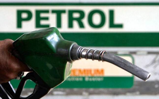 હાલમાં ગુજરાતમાં પેટ્રોલ-ડીઝલ ઉપર સેસ સાથે કુલ વેટ 28 ટકા જેટલો વસૂલવામાં આવે છે. 2014 પછી પેટ્રોલ અને ડીઝલની કિંમતોમાં વૈશ્વિક કારણો થતાં ઘટાડાને પગલે રાજયની ભાજપ સરકારે વેરાની આવકને જાળવી રાખવા માટે બન્ને પેદાશો પરના વેટ અને સેસના દરમાં વધારો કર્યો હતો. જાન્યુઆરી 2016માં પેટ્રોલ પરનો વેટ 23 ટકા અને 2 ટકા સેસમાં અનુક્રમે 1 ટકા અને 2 ટકાનો વધારો કરી કુલ 28 ટકા વેરો નિયત કર્યો હતો. ડીઝલ પરનો વેટ 21 ટકા અને 3 ટકા સેસ હતી, તે અનુક્રમે ૩ ટકા અને 1 ટકા વધારીને 28 ટકા વેરો નિયત કર્યો હતો.