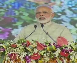 ચોટીલાઃ PM મોદીએ એરપોર્ટનું કર્યું ખાતમૂહર્ત, કહ્યું- અહીં એરપોર્ટ બનવું વિકાસ નથી?