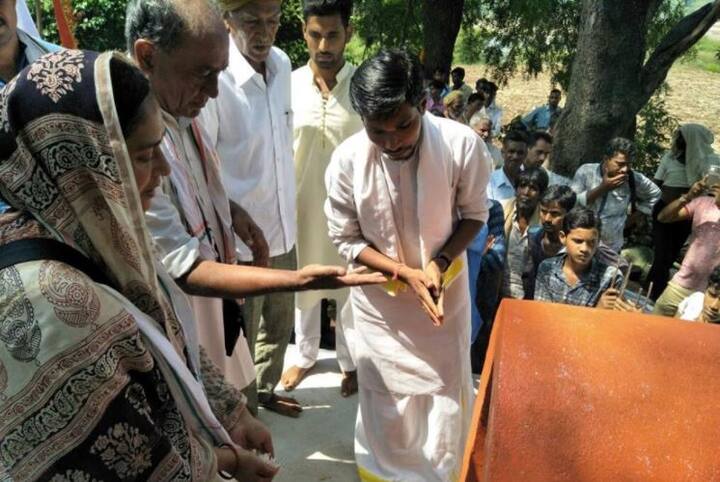 આ યાત્રાનો પ્રારંભ વિજ્યાદશમીથી થયો છે. એક દિવસમાં 15 થી 20 કિલોમીટર ચાલવાનું લક્ષ્ય રાખવામાં આવ્યું છે. દિગ્વિજય સિંહ નર્મદાની બન્ને કિનારેની પરિક્રમા કરનારી યાત્રામાં 100થી વધુ વિધાનસભા સીટોથી પસાર થશે. હવે જોવાનું એ છે કે 6 મહિનાની આ નર્મદા પરિક્રમા બાદ દિગ્વિજય સિંહના કદને ક્યાં લઈ જશે?