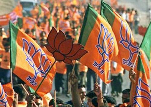 ભાજપની આ પેનલમાં નાનુ વાનાણી (કતારગામ), નરોત્તમ પટેલ (ઉધના), જનક કાછલિયા (કારંજ), પ્રફુલ્લ પાનશેરીયા (કામરેજ) અને રણજીત ગિલિટવાલા (સુરત-પૂર્વ) એ ચાર વર્તમાન ધારાસભ્યોનાં નામ નથી તે જોતાં તેમનાં પત્તાં કપાશે કે કેમ એ મુદ્દો ચર્ચાસ્પદ બન્યો છે. 