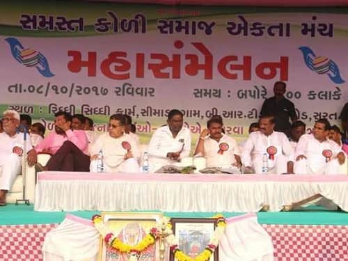 સીમાડા બીઆરટીએસ રૂટ પર આવેલા રિધ્ધિ સિધ્ધિ ફાર્મમાં યોજાયેલાં સંમેલનમાં ટંકાર કરવામાં આવ્યો હતો કે, રાજ્યની 182 વિધાનસભાની બેઠકો પર 60 બેઠકો પર કોળી સમાજનું પ્રભુત્વ રહેલું છે. જેથી સમાજની ઉપેક્ષા કરનારને હવે બતાવી દેવાનો સમય આવી ગયો છે. આ ઉપરાંત કેટલાક લોકો કોળી સમાજ પર ટીપ્પણી કરીને હાંસી ઉડાવતા હોય છે. તેઓને પણ કોળી સમાજની એકતાનો પરચો બતાવવાની જરૂર છે.