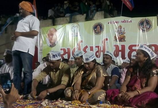હળવદ ખાતે હળવદ તાલુકા પાટીદાર આંદોલન સમિતી દ્વારા હળવદ તાલુકાના ટીકર ગામેના માધવનગર ગામ ખાતે સર્વધર્મ મહાસભાનું આયોજન કરવામાં આવ્યું હતું. જેમાં ગુજરાત પાટીદાર આંદોલન સમિતીના પાસ કન્વીનર હાર્દિક પટેલ ઉપસ્થિત રહ્યા હતા.