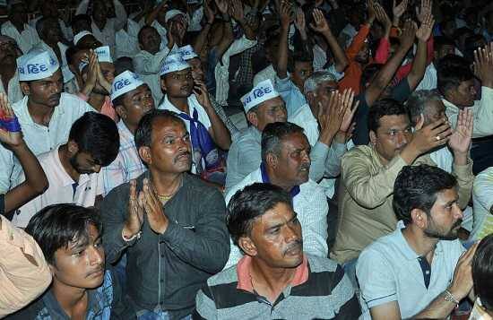 વધુમાં જણાવ્યું કે અમારા પાટીદાર સમાજના ખેડૂત કે વિધવા બેન હોય તેમના સંતાનને 200 માંથી 190 માર્કસ આવ્યા હોય તેમ છતા પણ કોલલેટરના આવે તેનો વિરોધ છે ‘જય સરદાર, જય પાટીદાર’ના નારા લગાવ્યા હતાં.