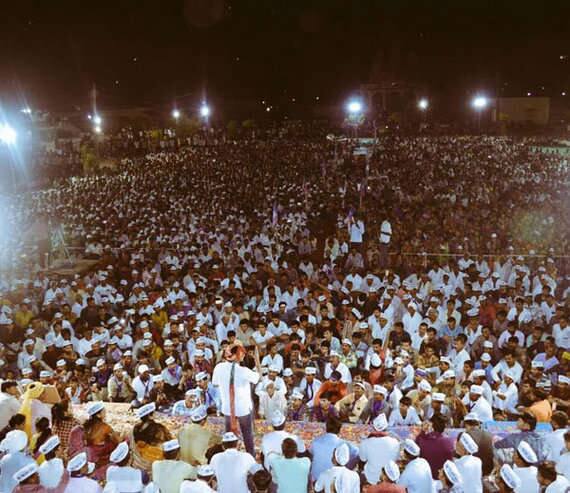 આ મહાસભામાં ગુજરાત અનામત આંદોલન સમિતીના પાસ કન્વીનર હાર્દિક પટેલે ભાજપ સરકાર વિરૂદ્ધ આકરા પ્રહારો કરતાં જણાવ્યું હતું કે અમારા પાટીદાર સમાજના ખેડૂત હોય કે વિધવા બેન હોય, તેમના સંતાનને 200માંથી 190 માર્કસ આવ્યા હોય તેમ છતાં પણ કોલલેટર ન આવે તેનો વિરોધ છે.