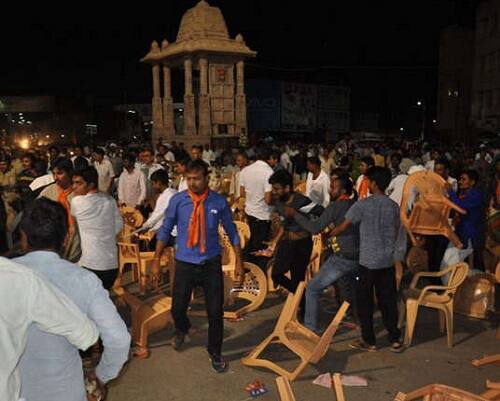 પાટણના બગવાડા ચોક ખાતે સાંજે સાડા પાંચ કલાકથી સભા શરૂ થઇ હતી. જેને ગોરધન ઝડફીયા, રણછોડ રબારી વગરેએ સંબોધી અને કલાકારોએ ગીતો ગાઇને કંટાળેલા લોકોને જકડી રાખ્યા હતા. છેક પોણા નવ વાગ્યે યાત્રા આવી હતી. 