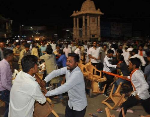 પાટણમાં બસ સ્ટેન્ડના ખાતમુહૂર્ત કરવા આવેલો ત્યારે પણ બે ચાર છોકરા આવી ગયા હતા અને પોલીસ પકડી ગઇ તે પછી મારા પર ફોન શરૂ થઇ ગયા હતા. આવા ધંધા કરવાના. કોઇ રૂપિયો ઉછીનો ના આપે તેવા લોકો નેતાગીરી કરવા નિકળ્યા છે. 